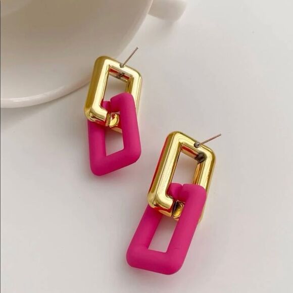 Chainlink Statement Earrings  - Picture 2 of 3